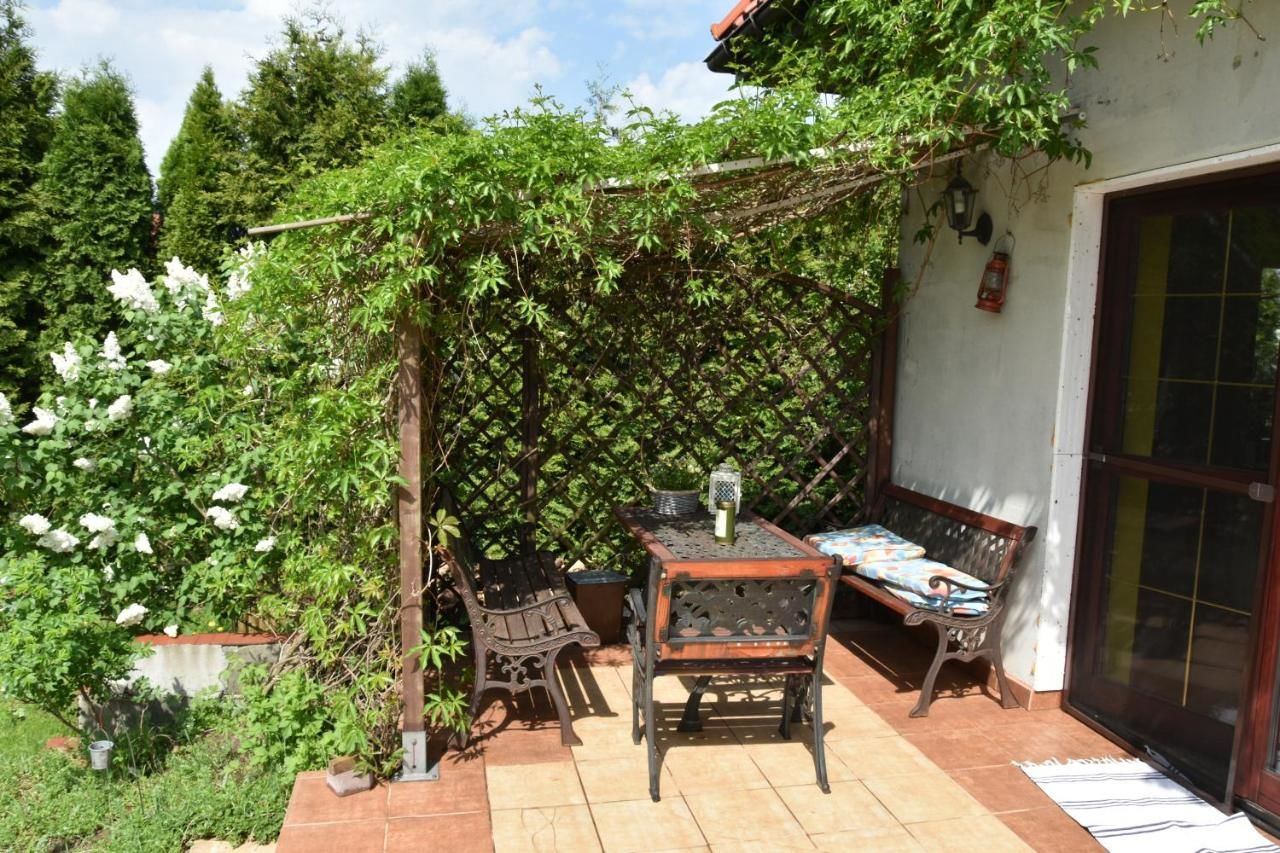 Виллы Comfortable house with garden Mańki